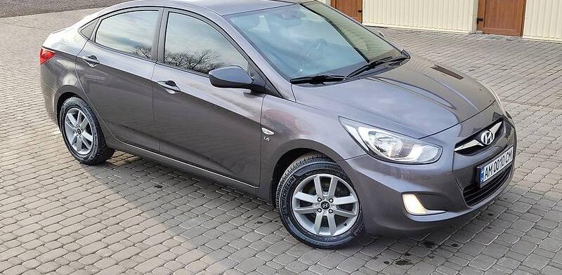 Hyundai Accent automat 2011
