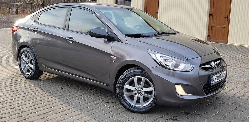 Hyundai Accent automat 2011