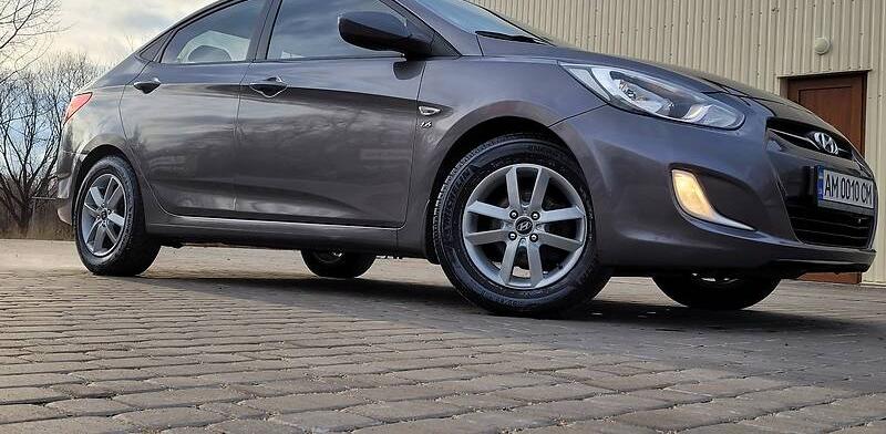 Hyundai Accent automat 2011