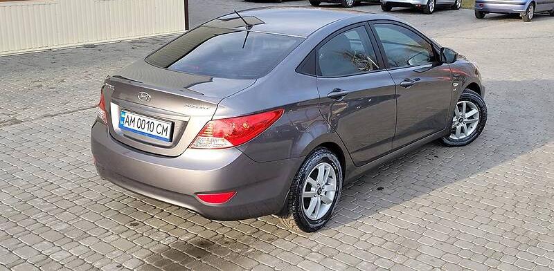 Hyundai Accent automat 2011