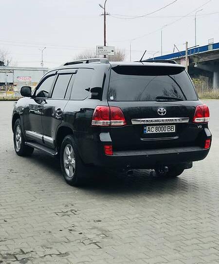 Toyota Land Cruiser 200 2011