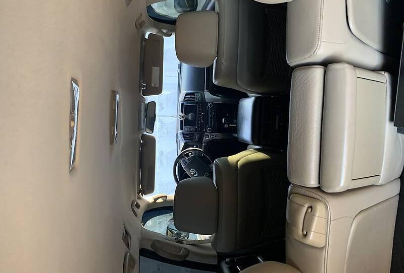 Toyota Land Cruiser 200 2011