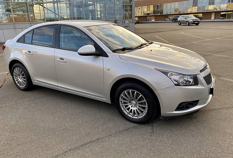 Chevrolet Cruze OFFICIAL  2011