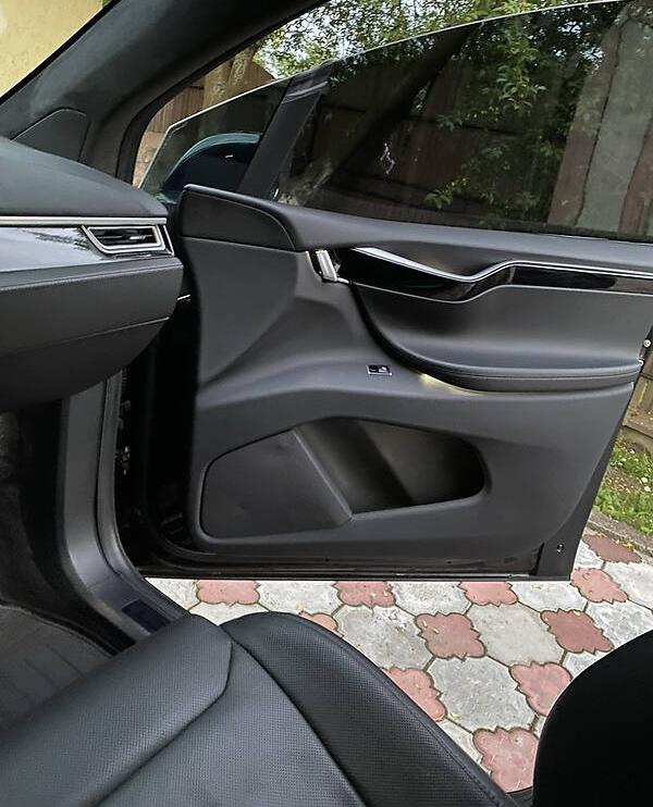 Tesla Model X 2016