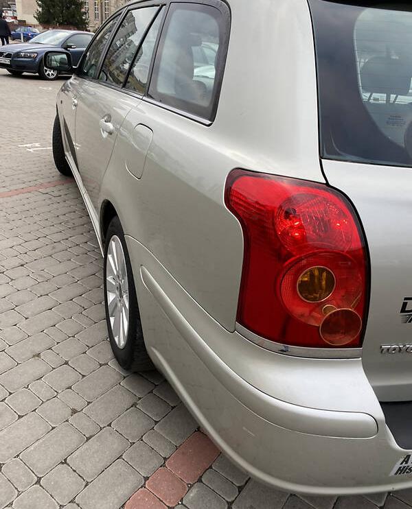 Toyota Avensis 2003