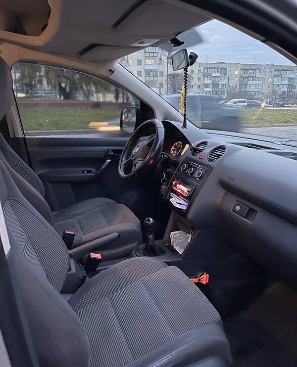 Volkswagen Caddy пасс. 2011