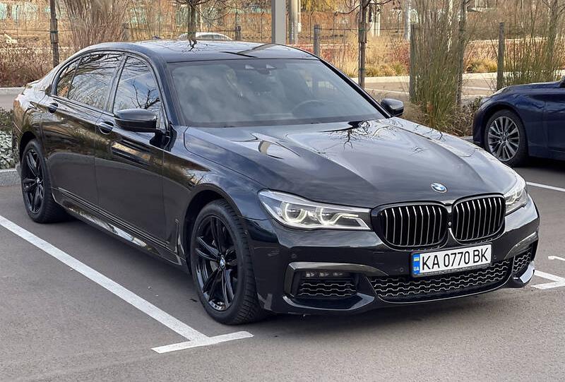 BMW 750 2017
