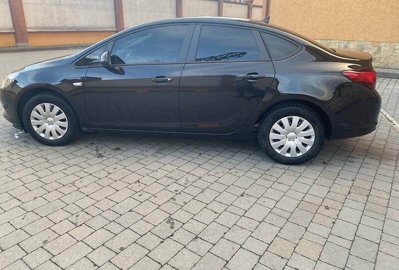 Opel Astra J sedan 2015
