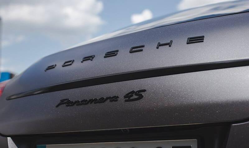 Porsche Panamera 4S 2011