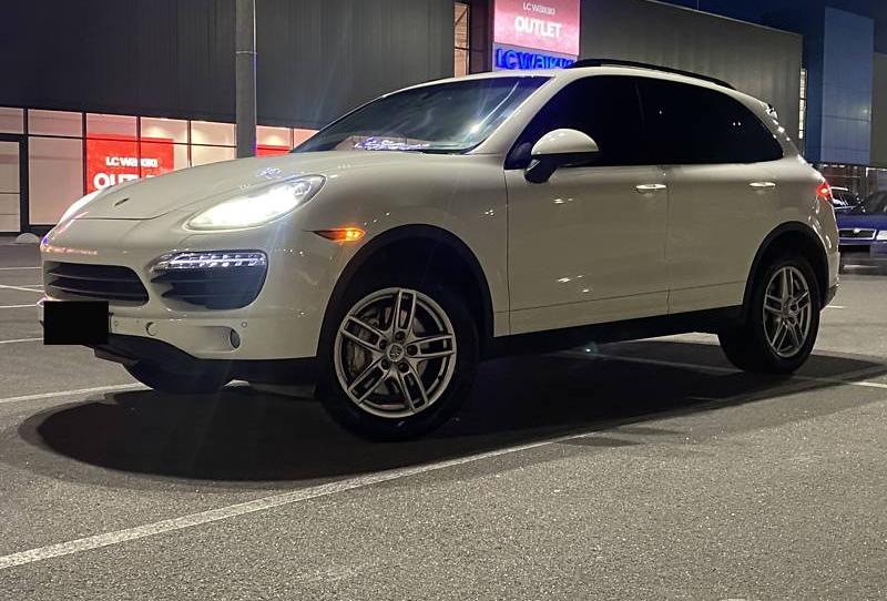 Porsche Cayenne S  2011