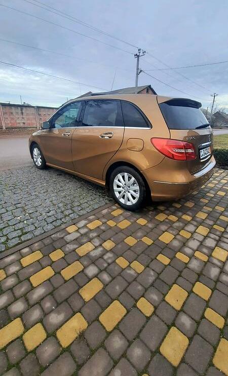 Mercedes-Benz B 180 2012