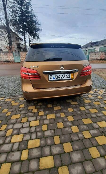 Mercedes-Benz B 180 2012