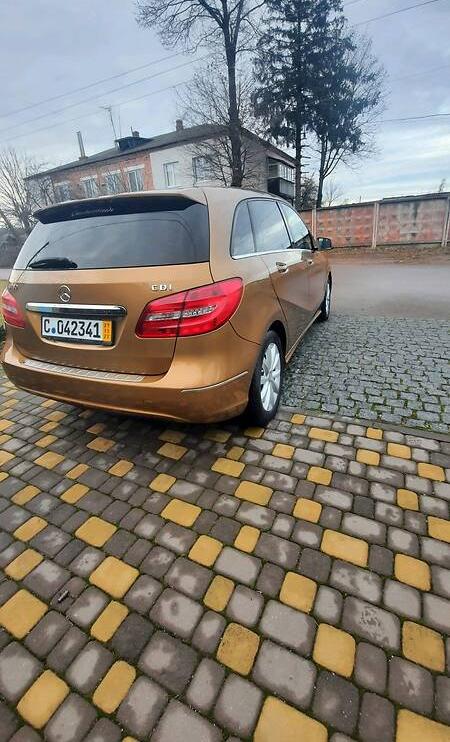 Mercedes-Benz B 180 2012