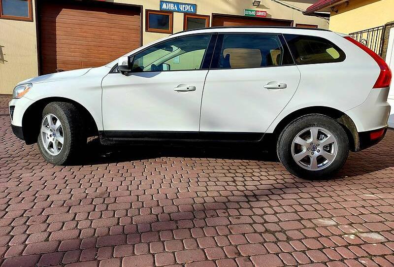 Volvo XC60 MOMENTUM  2010