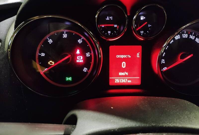 Opel Astra J 2011