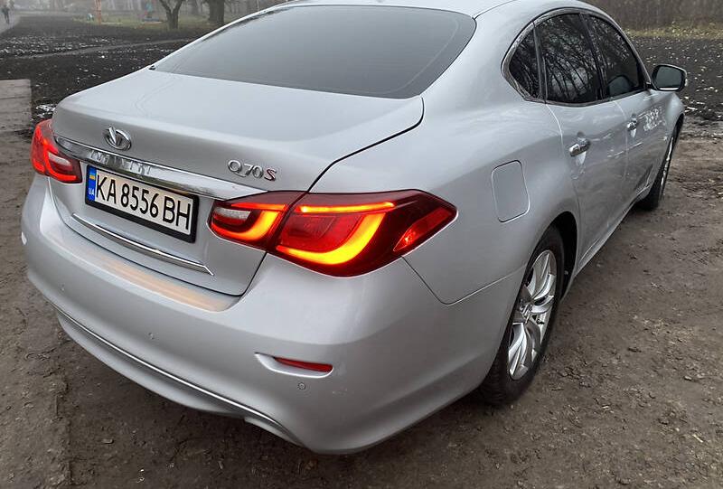Infiniti Q70 2017