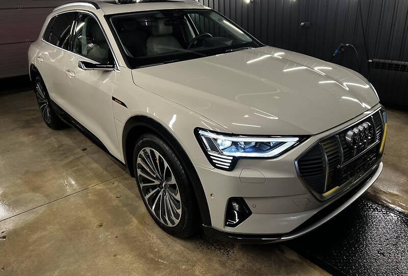 Audi e-tron ADVANCED   2019
