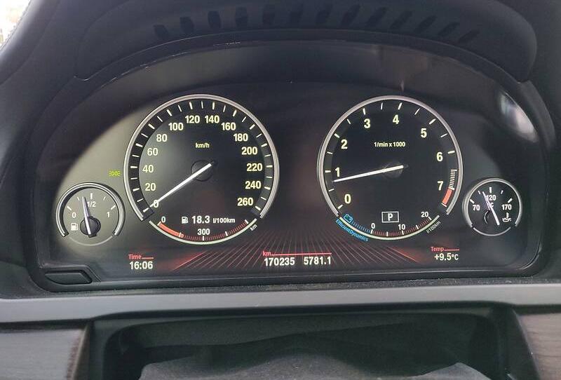 BMW 750 2011