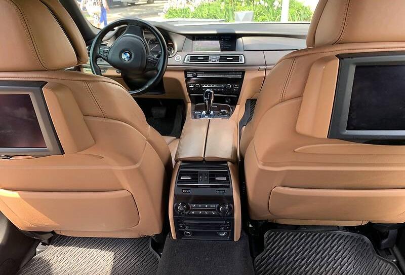 BMW 750 2011