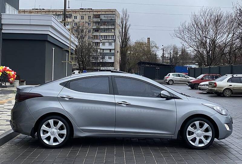 Hyundai Elantra 2012