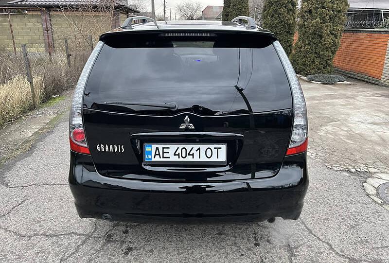 Mitsubishi Grandis 2004