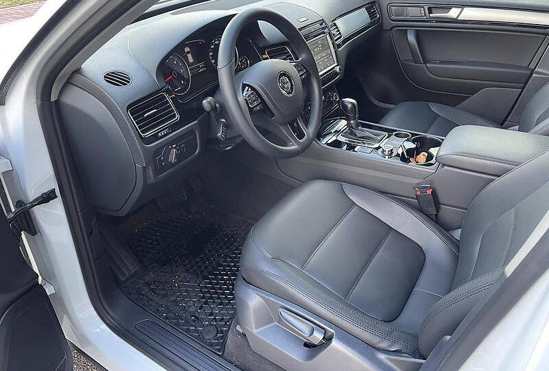 Volkswagen Touareg White King 2014