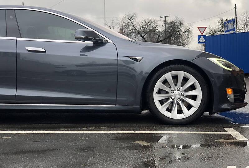Tesla Model S 2016