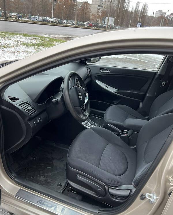 Hyundai Accent 2012