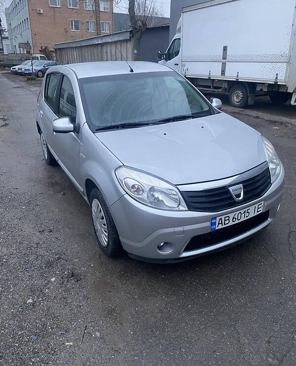Dacia Sandero 2011