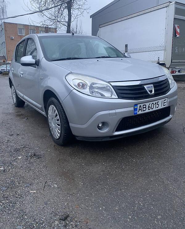 Dacia Sandero 2011