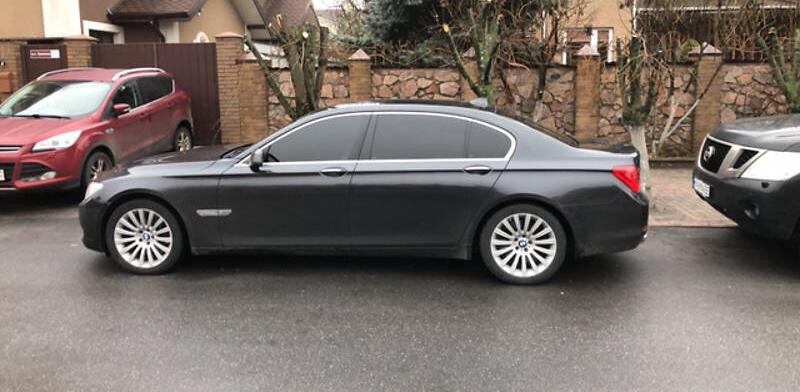 BMW 750 2011