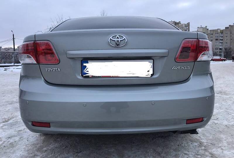 Toyota Avensis 2011