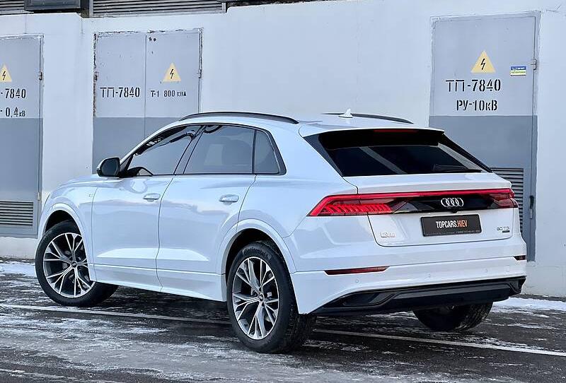 Audi Q8 S line  2021