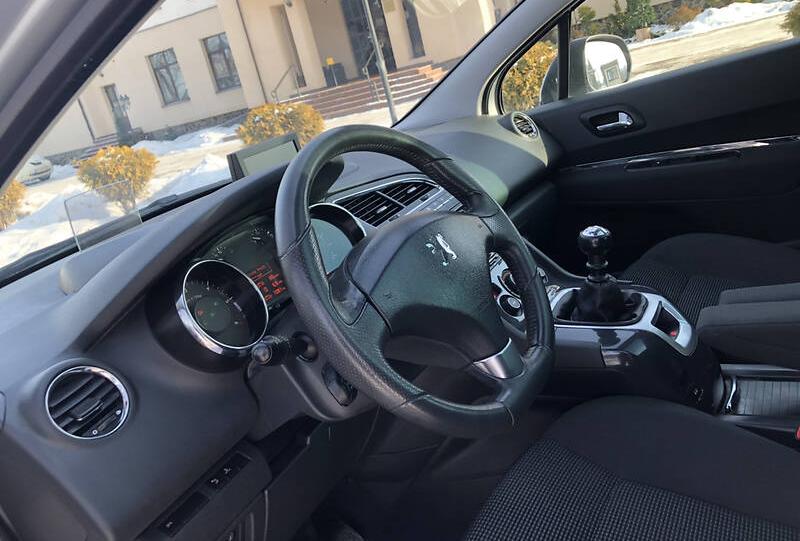 Peugeot 5008 2013