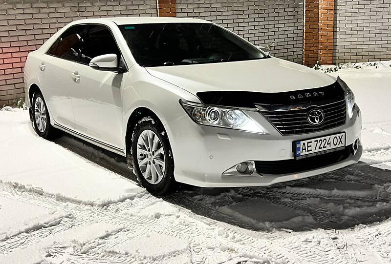 Toyota Camry white pearl 2012