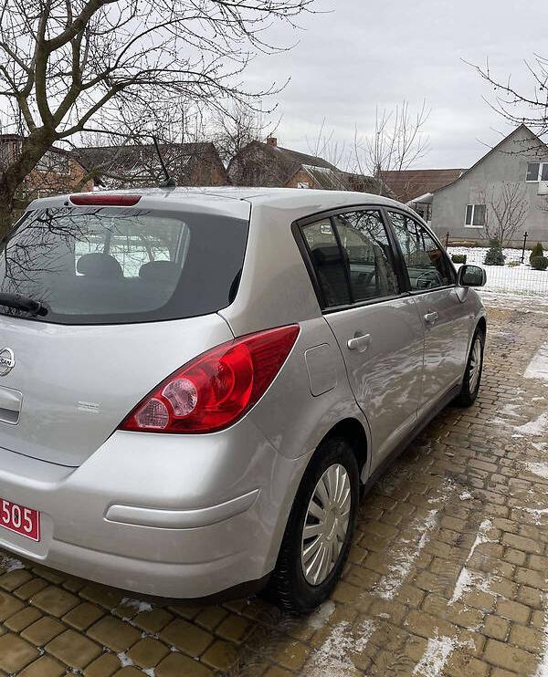 Nissan TIIDA 2009