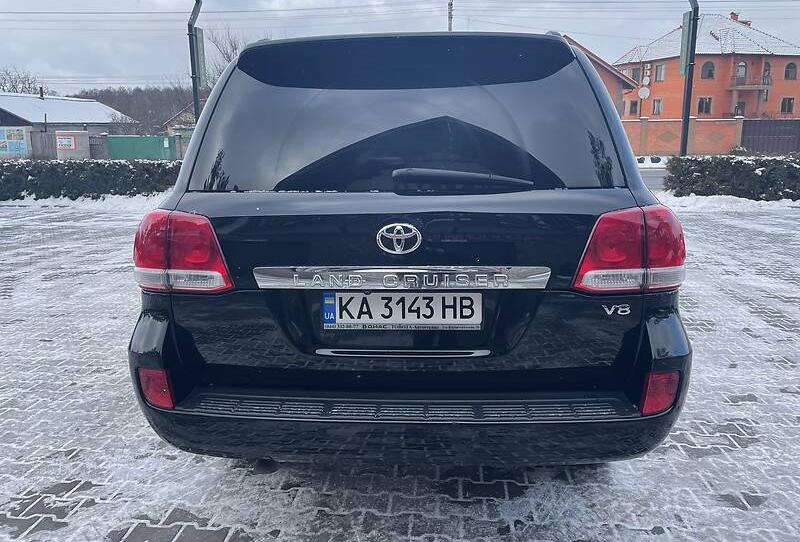 Toyota Land Cruiser 200 2011