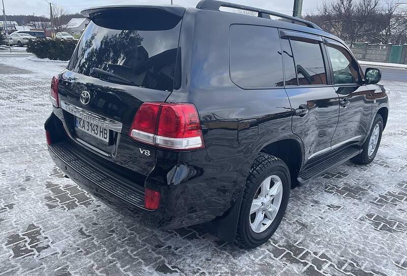 Toyota Land Cruiser 200 2011