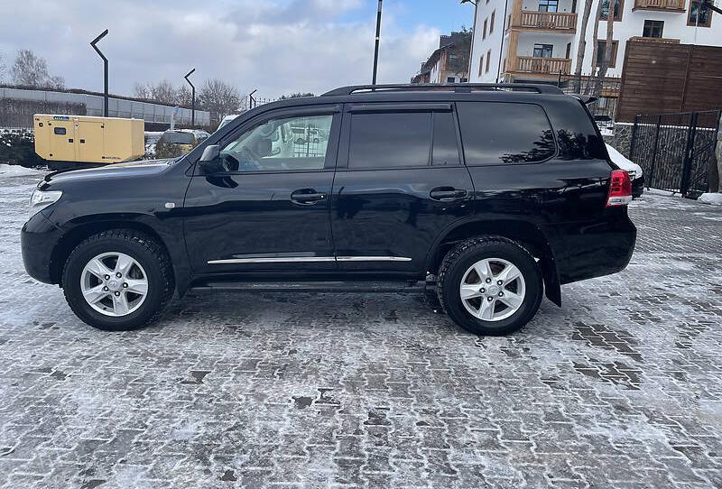 Toyota Land Cruiser 200 2011