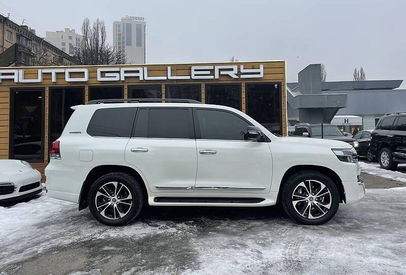 Toyota Land Cruiser 200 Executive Launch  2020
