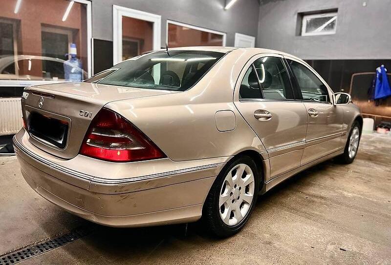 Mercedes-Benz C 220 CDI ELEGANCE  2005
