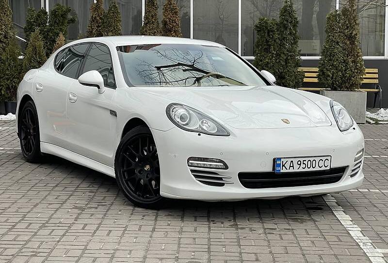 Porsche Panamera 4wd 2012