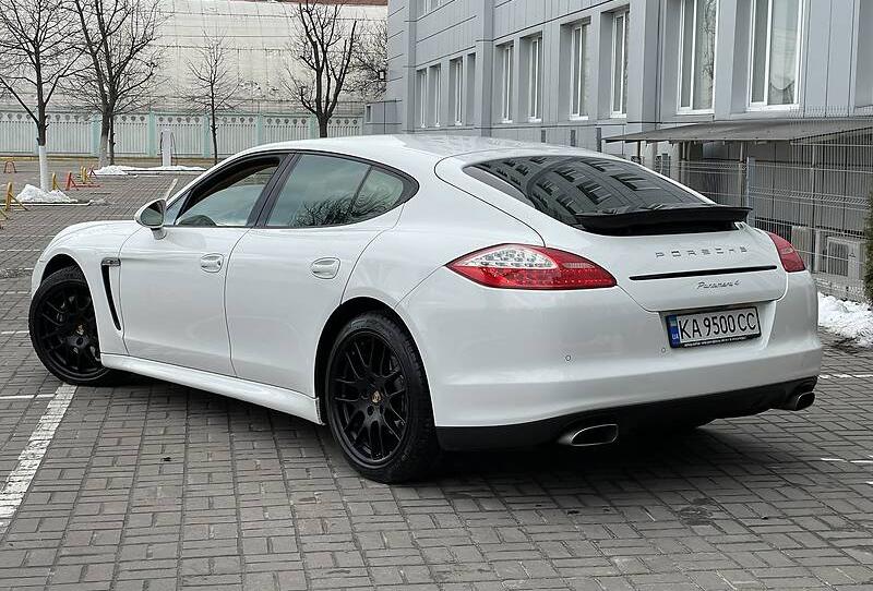 Porsche Panamera 4wd 2012