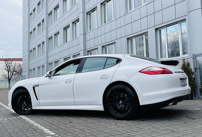 Porsche Panamera 4wd 2012