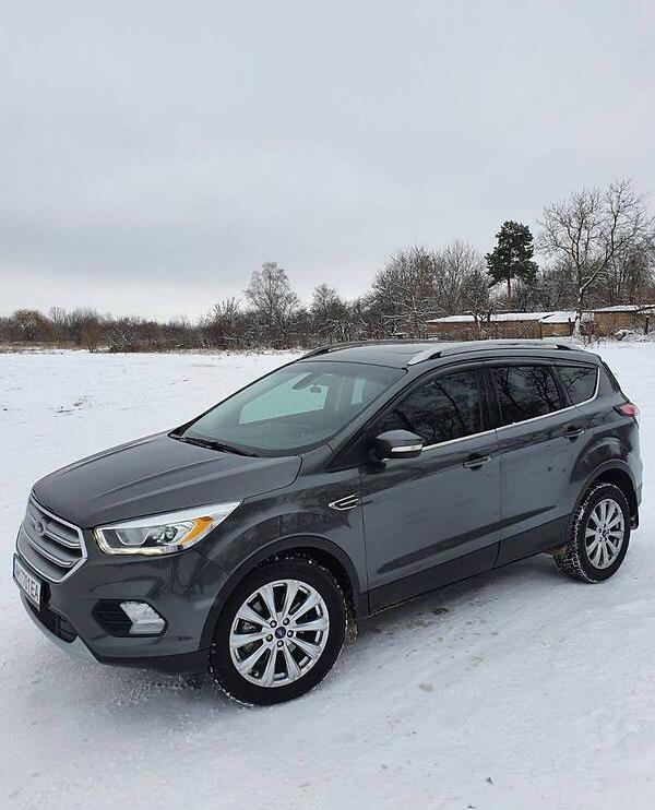 Ford Escape titanium 4WD 2017