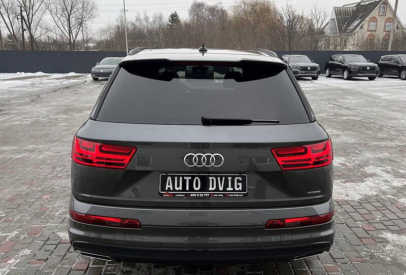 Audi Q7 SLINEx3 BLACK MATRIX 2018