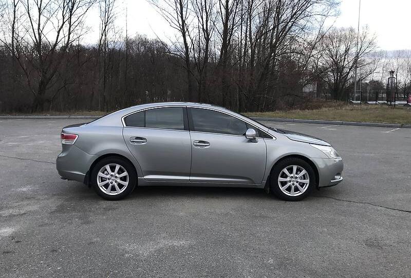 Toyota Avensis 2011