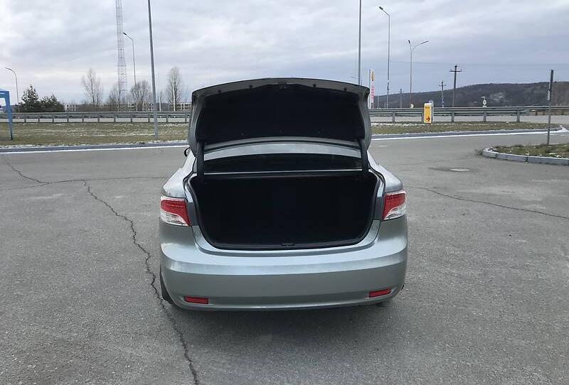 Toyota Avensis 2011