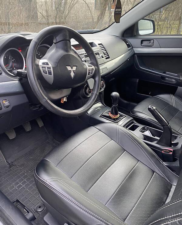 Mitsubishi Lancer X 2011