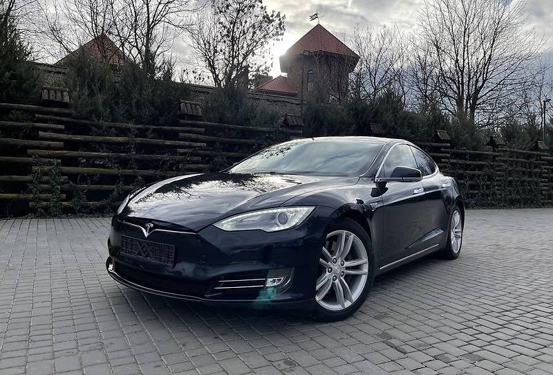 Tesla Model S 2014